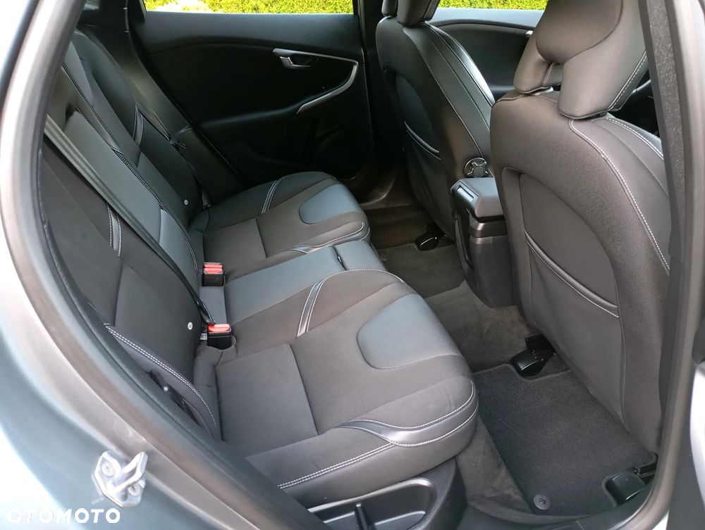 Volvo V40 D2 Drive-E Momentum - 18