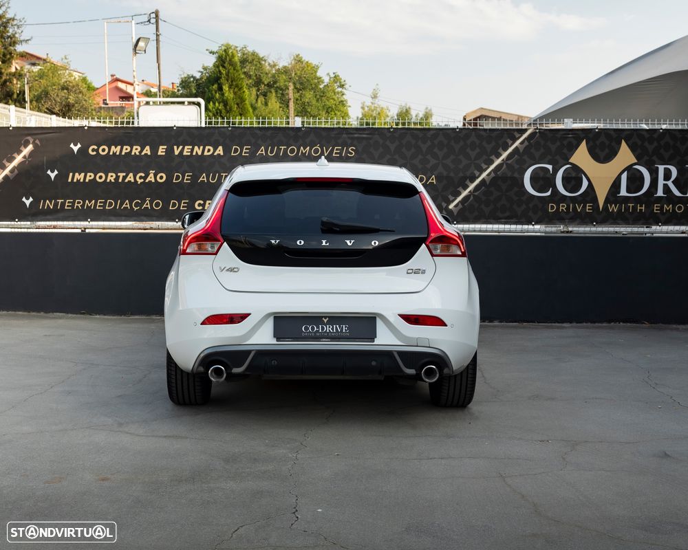 Volvo V40 2.0 D2 R-Design Momentum - 3