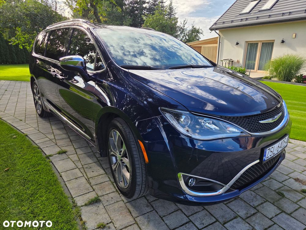 Chrysler Pacifica - 2