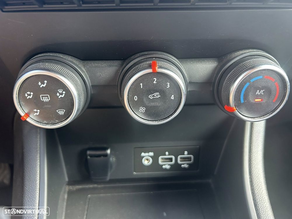 Renault Captur BLUE dCi 115 BUSINESS EDITION - 24