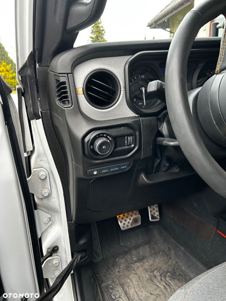Jeep Wrangler - 19