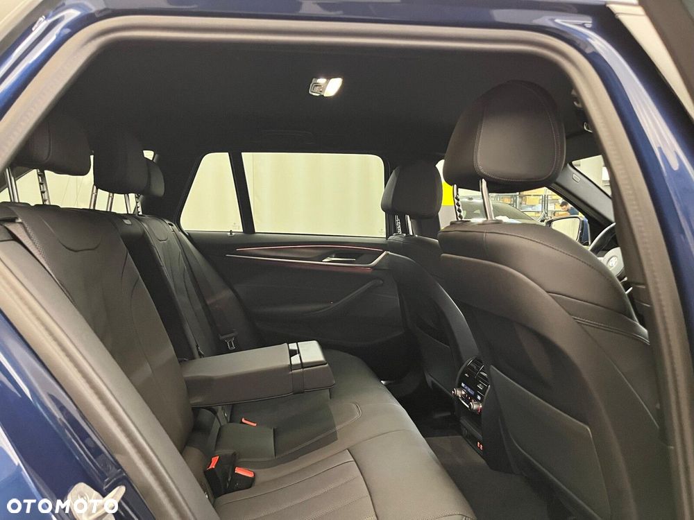 BMW Seria 5 530d xDrive mHEV M Sport sport - 38