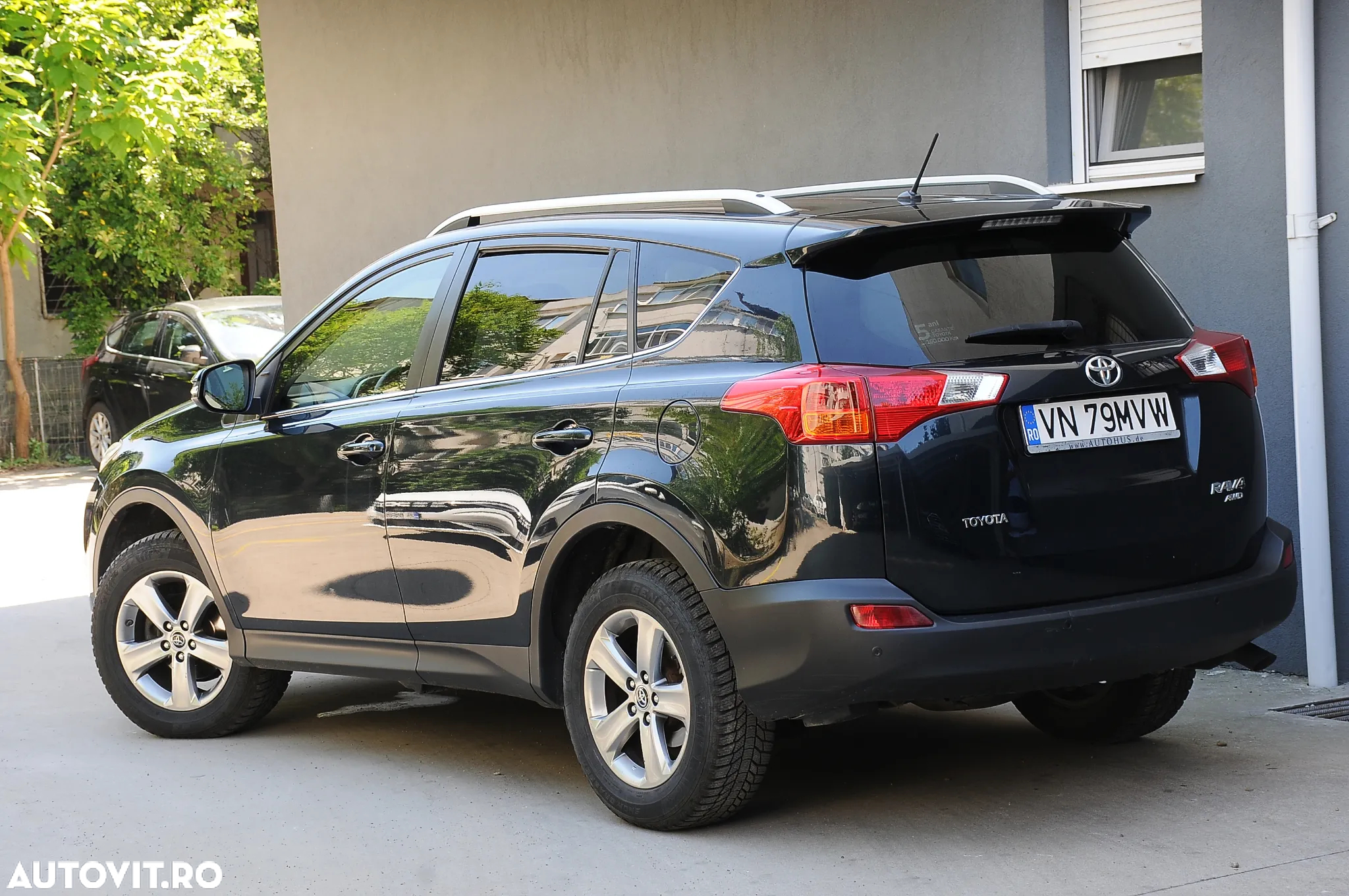 Toyota RAV4 2.2 D-4CAT 4WD Aut Luxury - 4