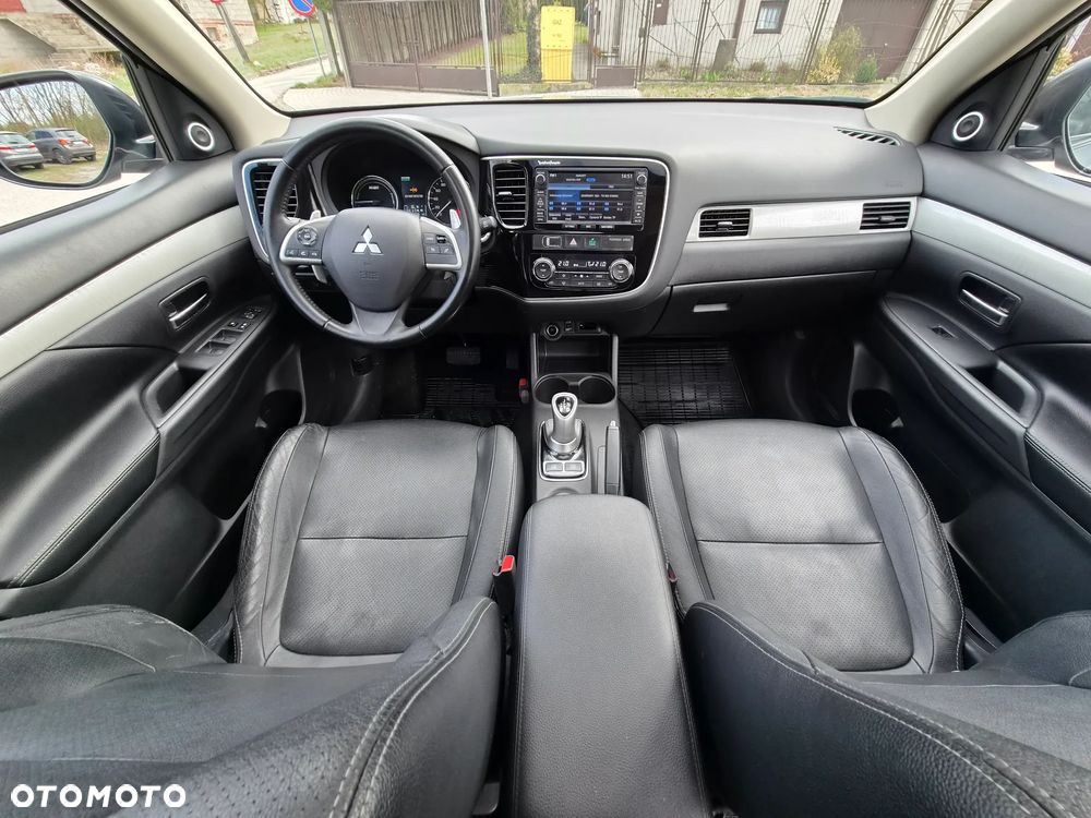 Mitsubishi Outlander - 22