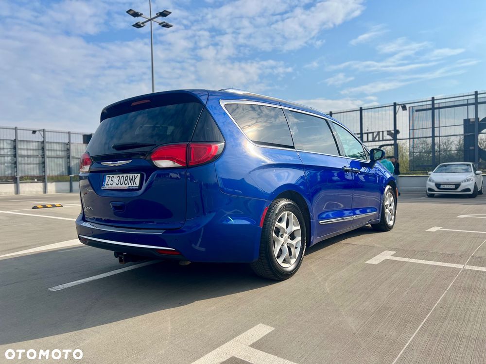 Chrysler Pacifica - 5