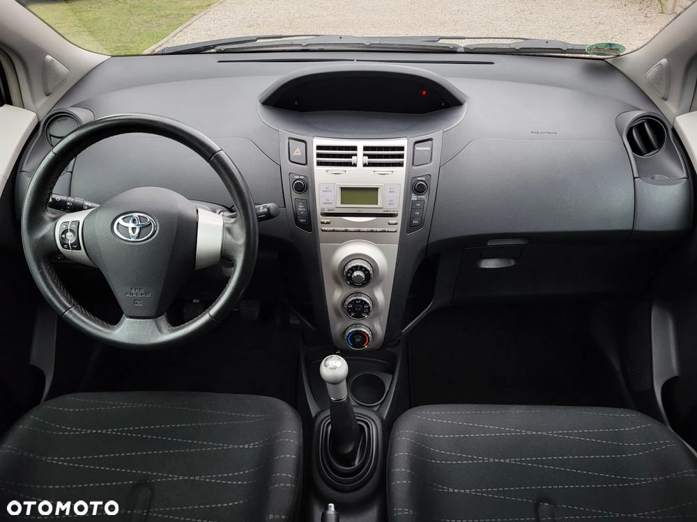 Toyota Yaris 1.3 VVT-i Cool - 11