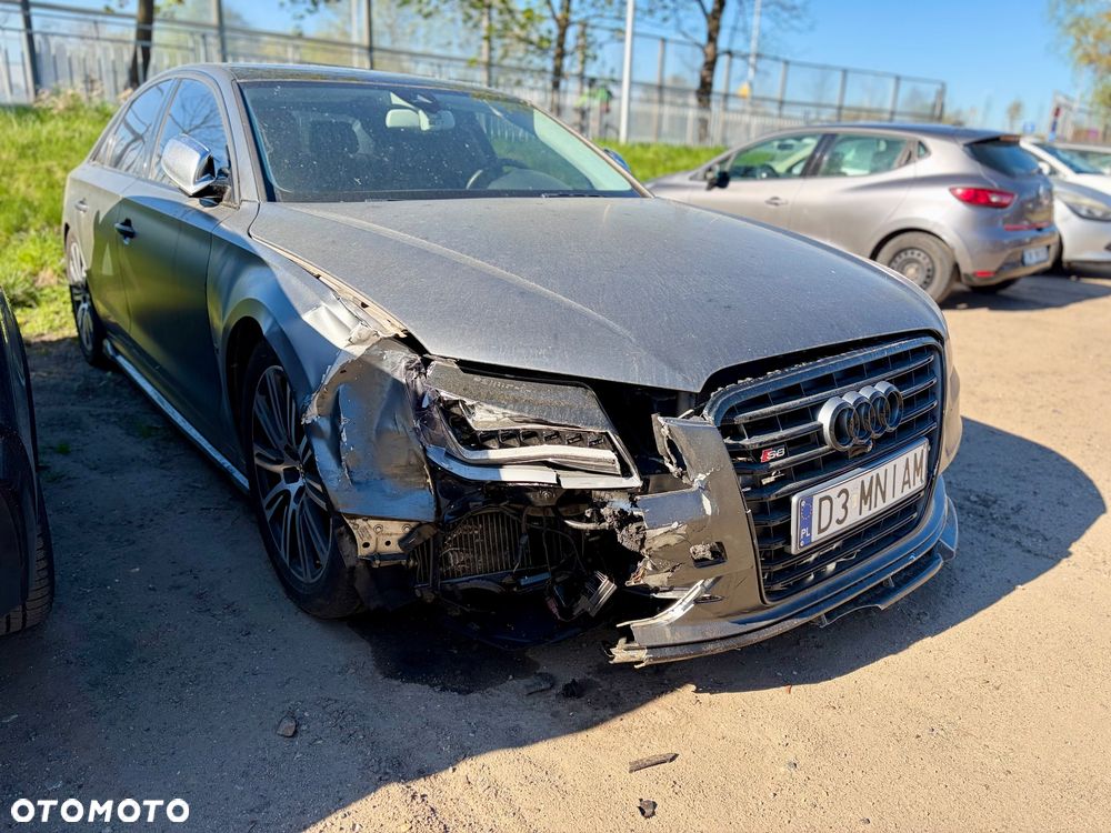 Audi S8 - 3