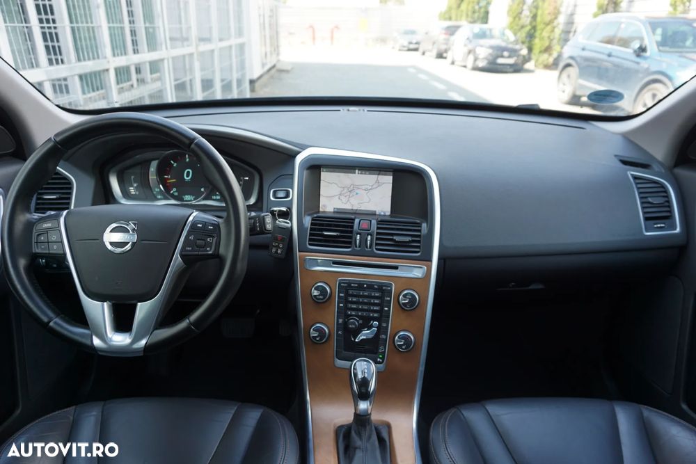 Volvo XC 60 D5 AWD Geartronic Summum - 3
