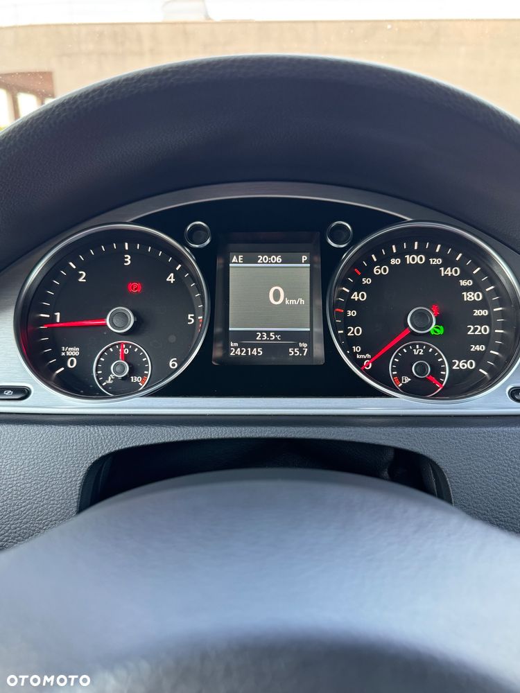 Volkswagen Passat 2.0 TDI Highline DSG - 9