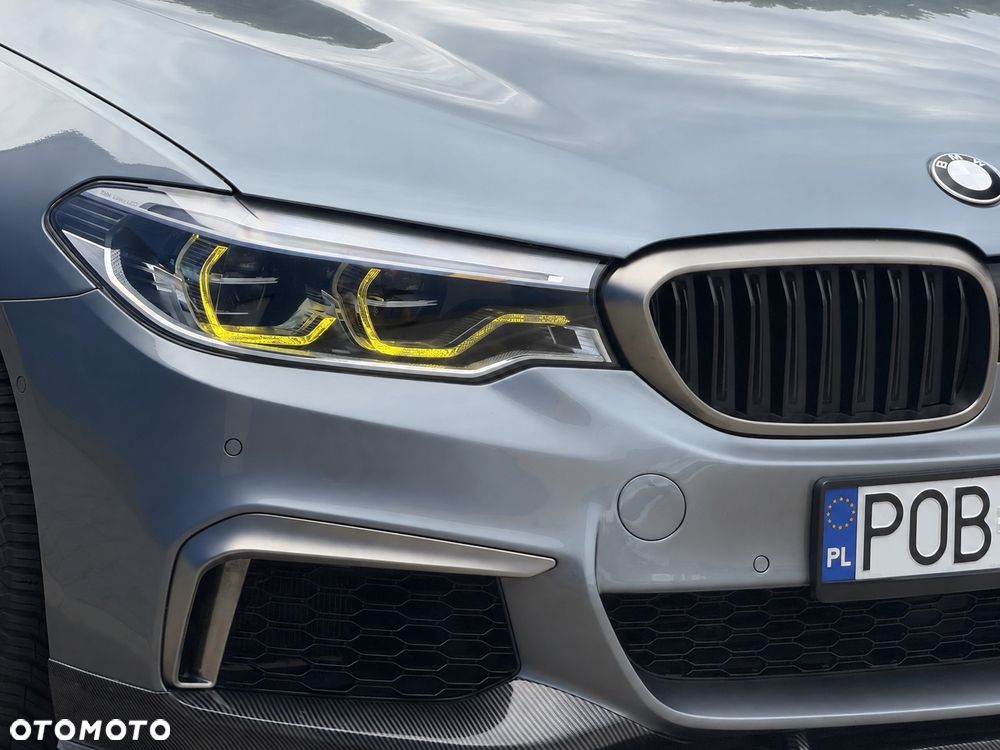 BMW Seria 5 M550i xDrive - 38
