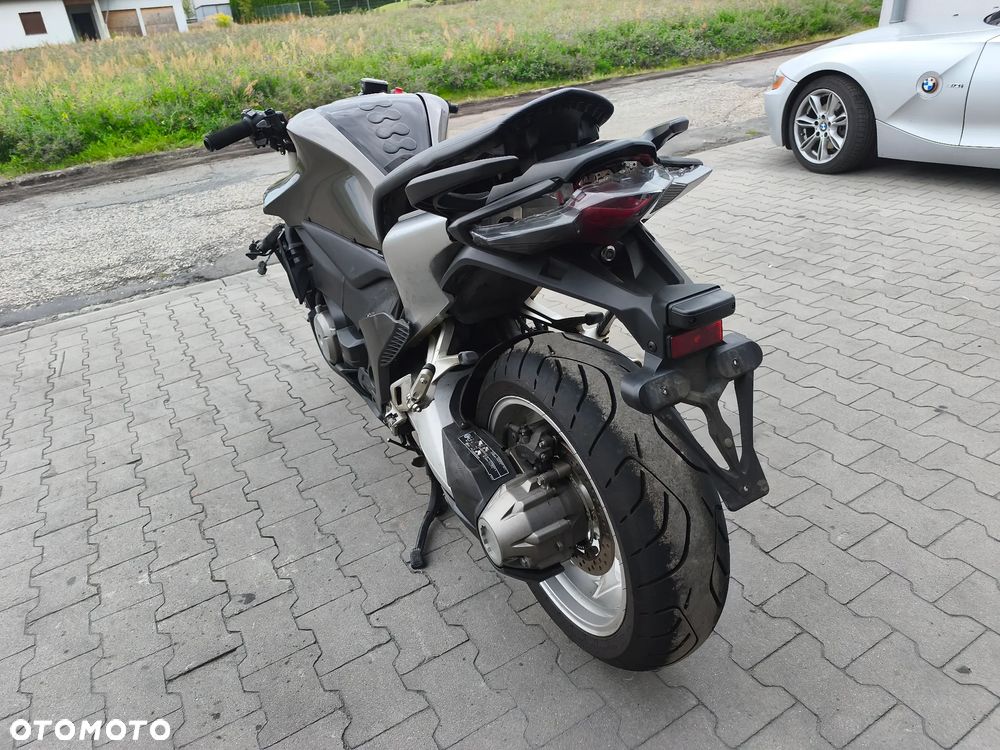 Honda VFR - 6
