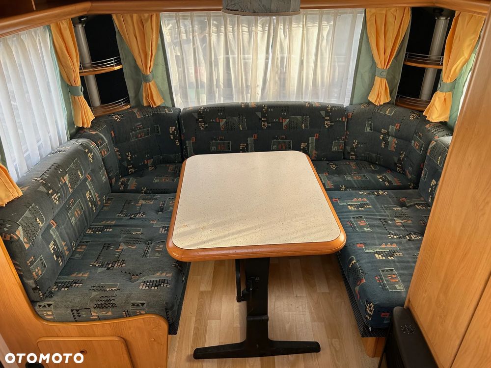 Hobby 495 zadbana z przedsionkiem i napędem - 21