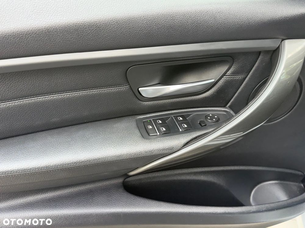 BMW Seria 3 318d M Sport - 16