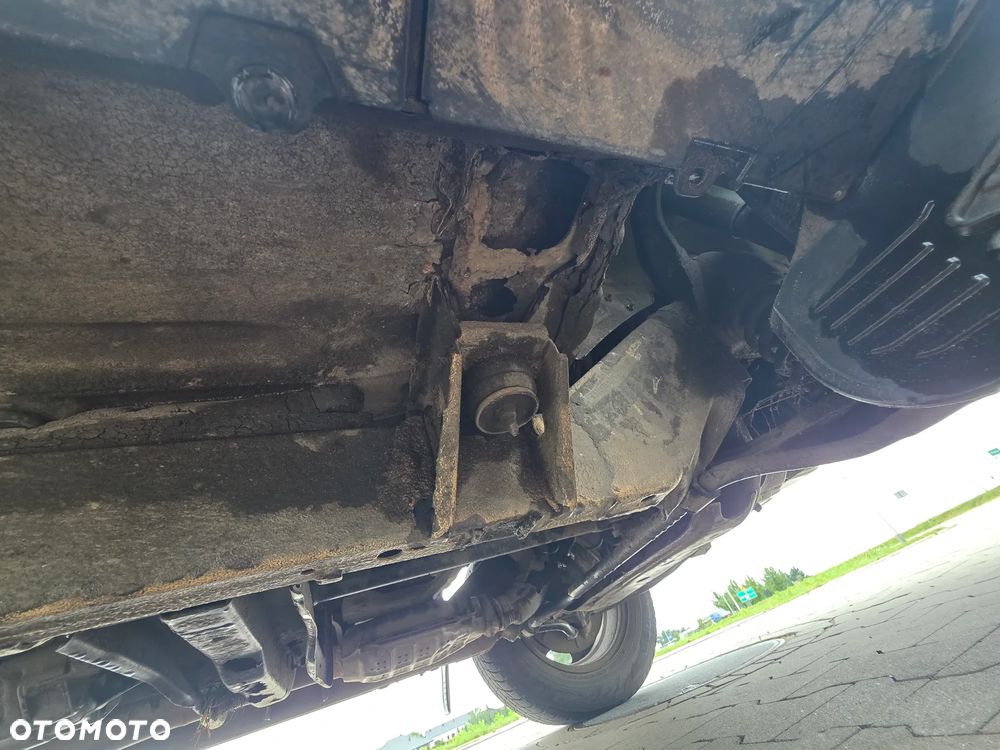 Suzuki Grand Vitara 2.0 - 17