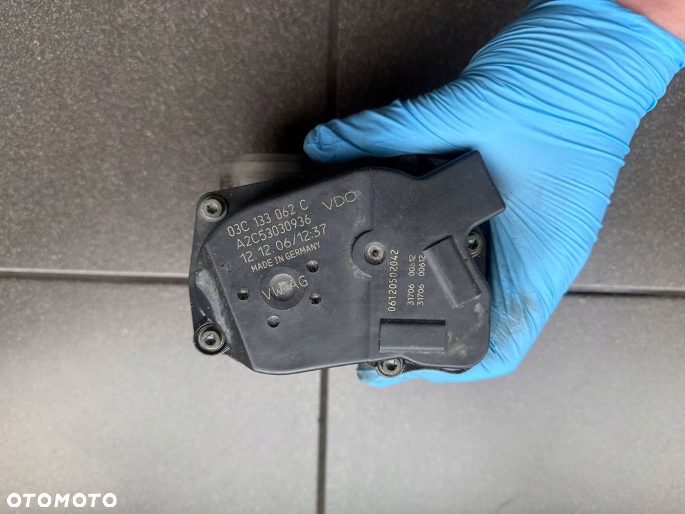 PRZEPUSTNICA VW AUDI SEAT SKODA 03C133062C A2C5303936 - 3