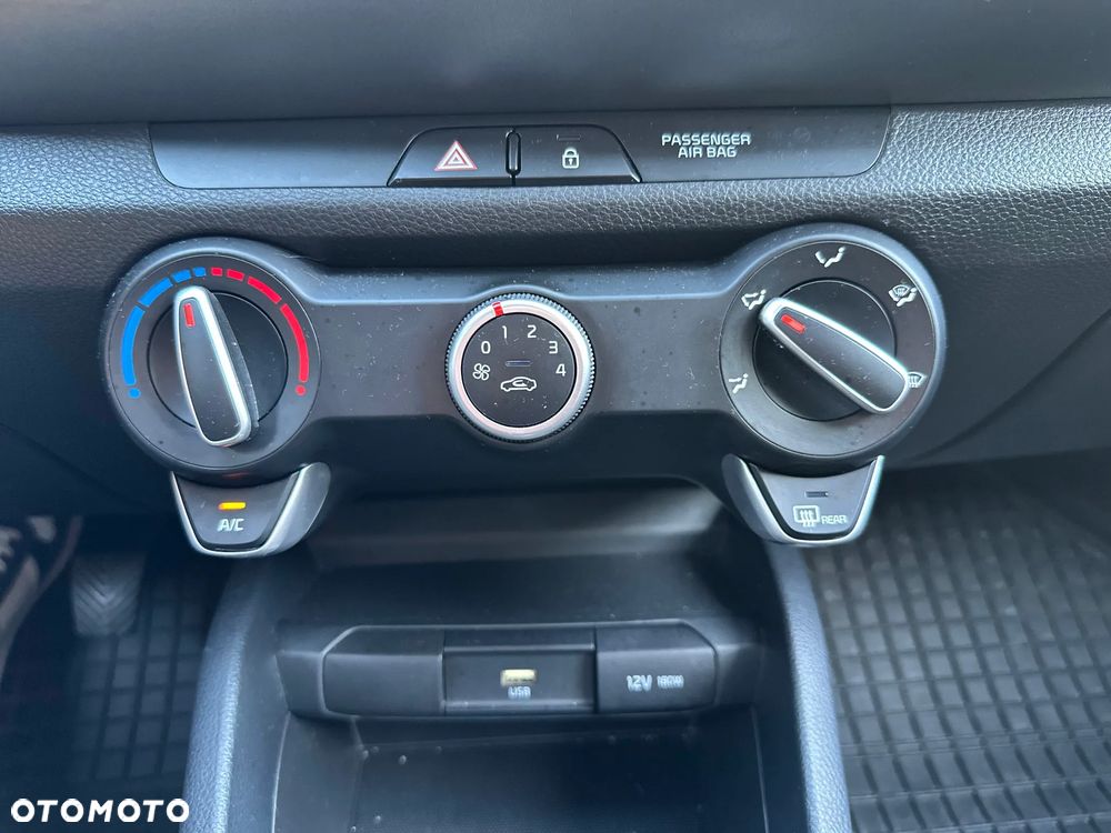 Kia Stonic - 24