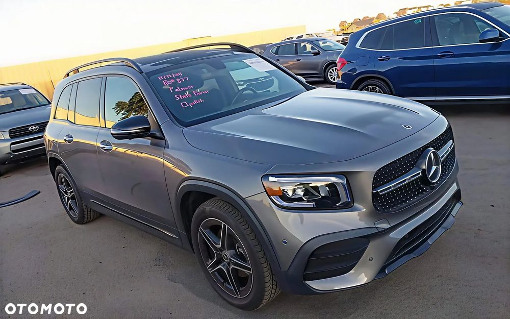 Mercedes-Benz GLB - 1
