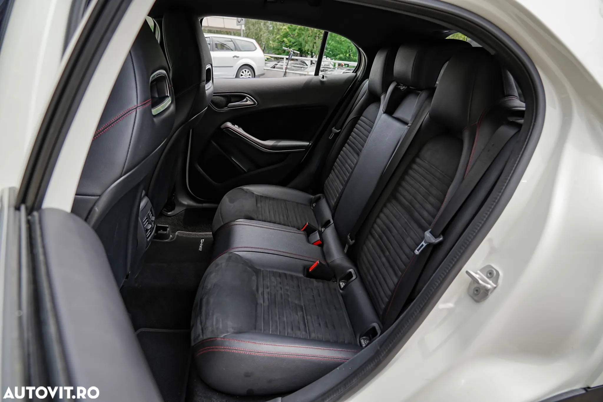 Mercedes-Benz GLA 180 7G-DCT AMG Line - 7