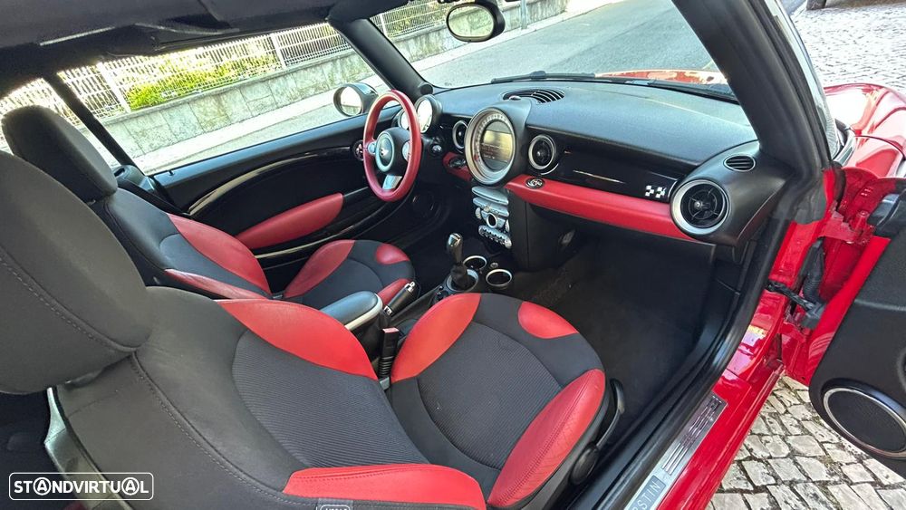 MINI Cabrio John Cooper Works - 16