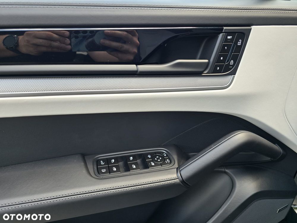Porsche Cayenne S E-Hybrid PHEV - 23