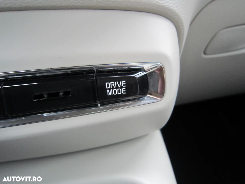 Volvo XC 40 D3 AWD Geartronic Momentum - 19