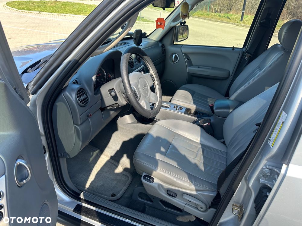 Jeep Cherokee 2.8 CRD Limited - 28