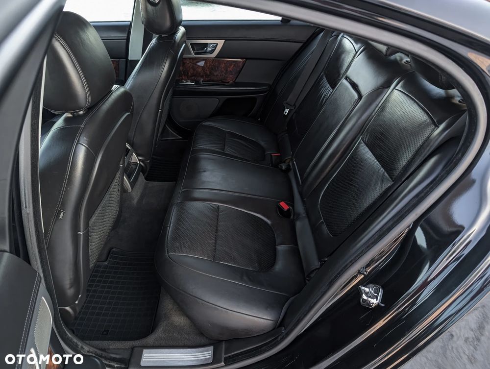 Jaguar XF 3.0 V6 S Luxury - 25