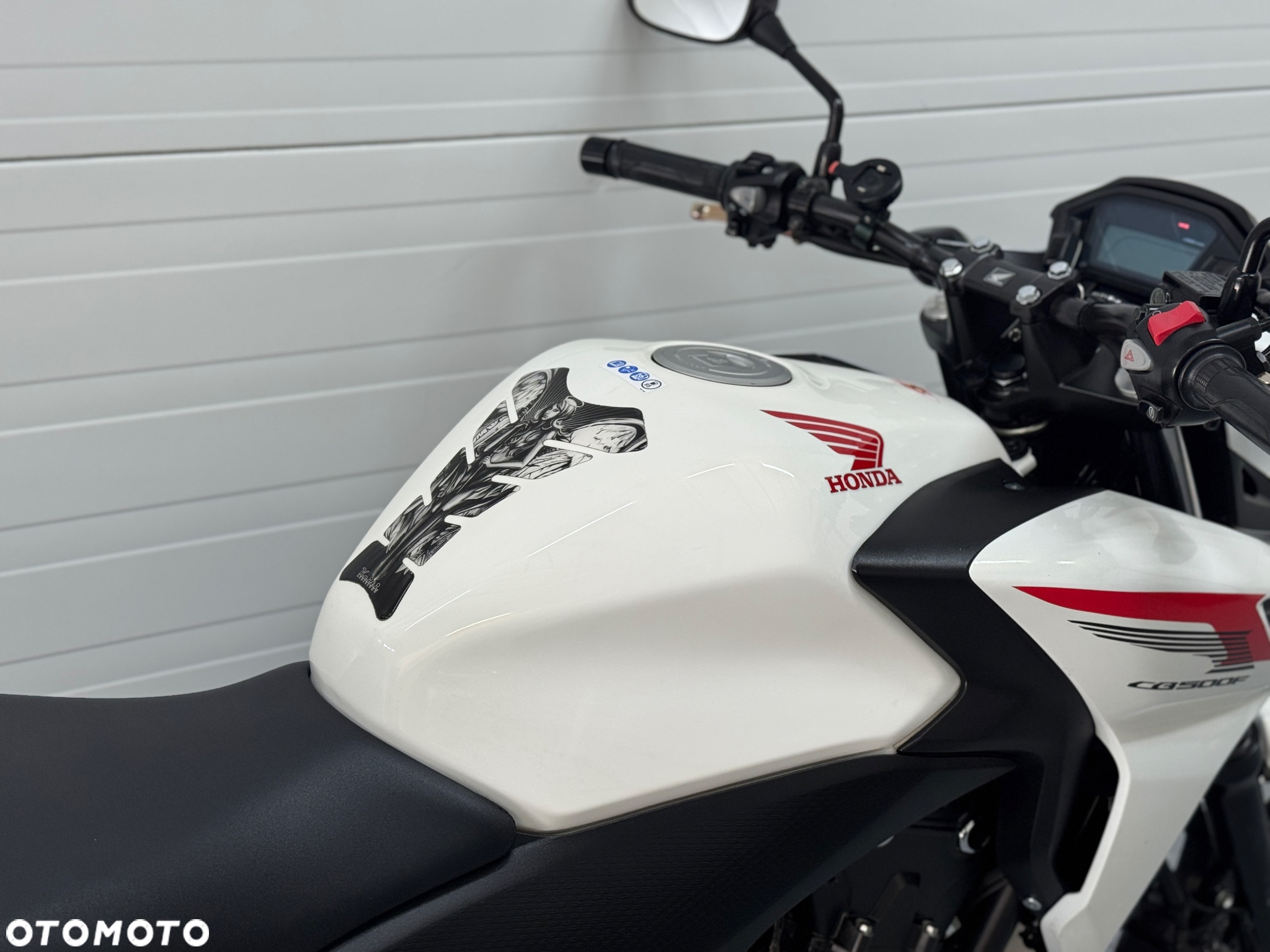 Honda CB - 12