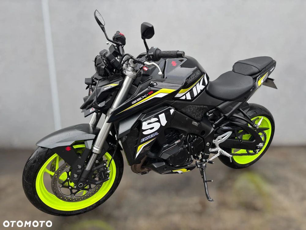 Suzuki GSX - 6