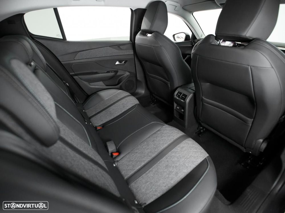 Peugeot 408 1.2 PureTech Allure EAT8 - 11