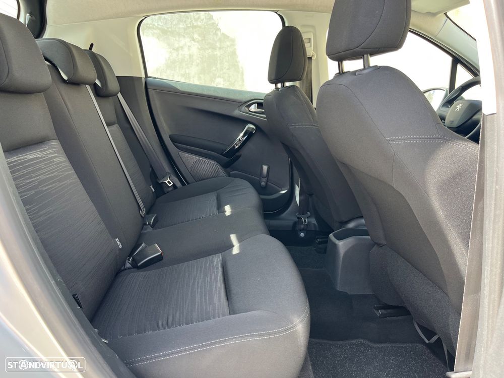 Peugeot 208 1.2 VTi Access - 36
