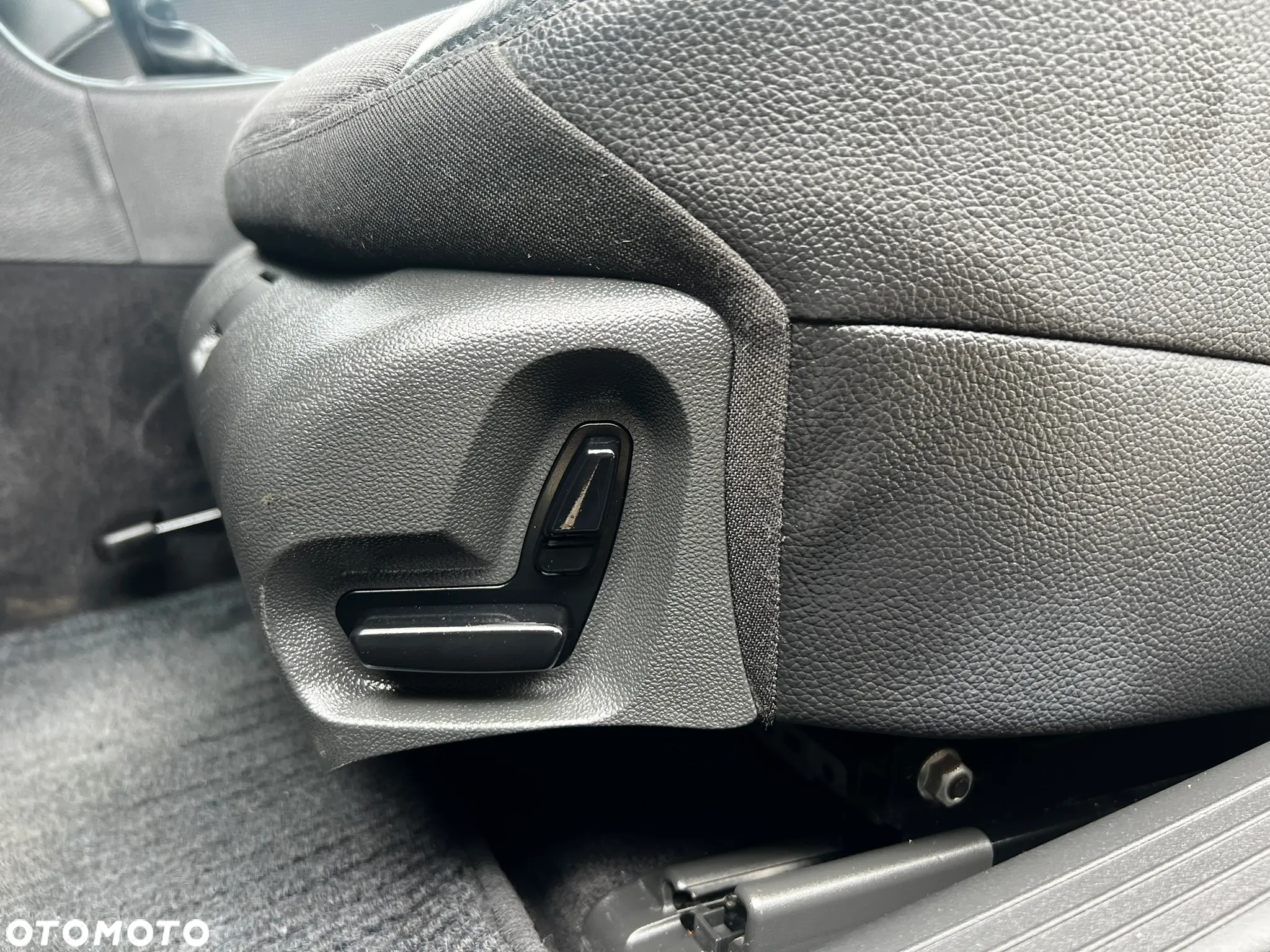 Mercedes-Benz Klasa E 200 T Kompressor Automatik Avantgarde - 24