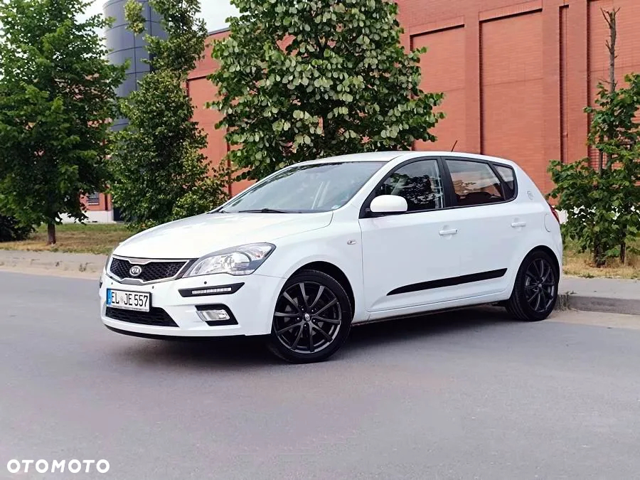 Kia Ceed 1.4 CVVT SW Dream-Team Edition - 3