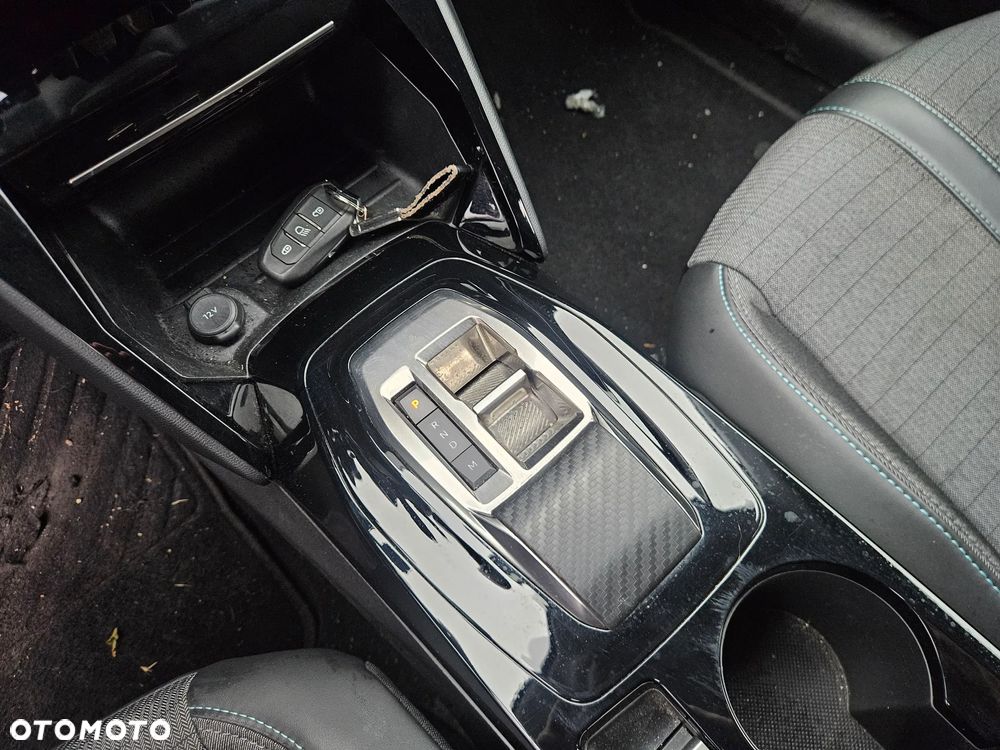 Peugeot 208 1.2 PureTech Allure S&S EAT8 - 11