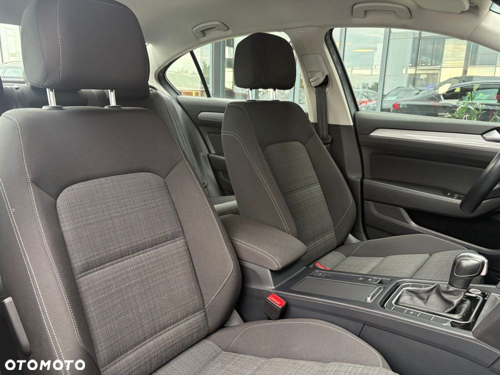 Volkswagen Passat - 18