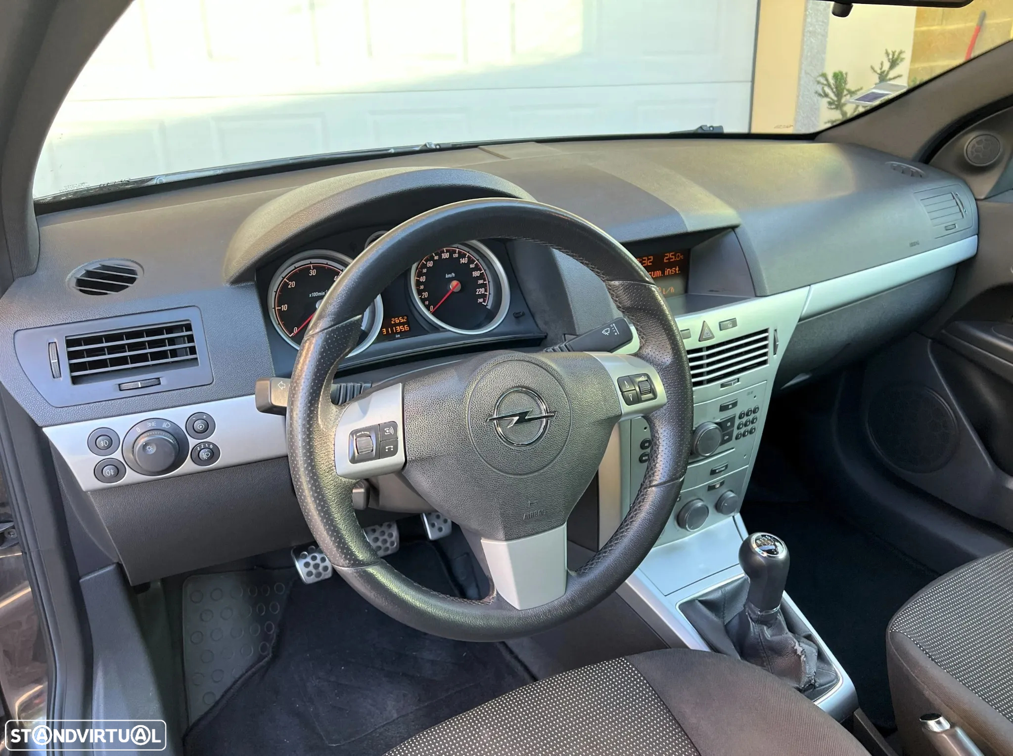 Opel Astra GTC 1.3 CDTi - 9