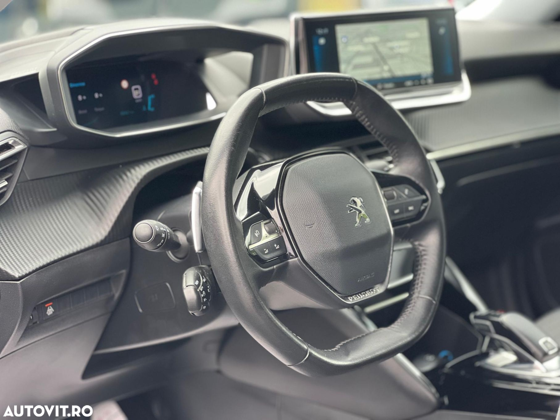 Peugeot 2008 1.2 L PureTech STT EAT8 Allure - 11