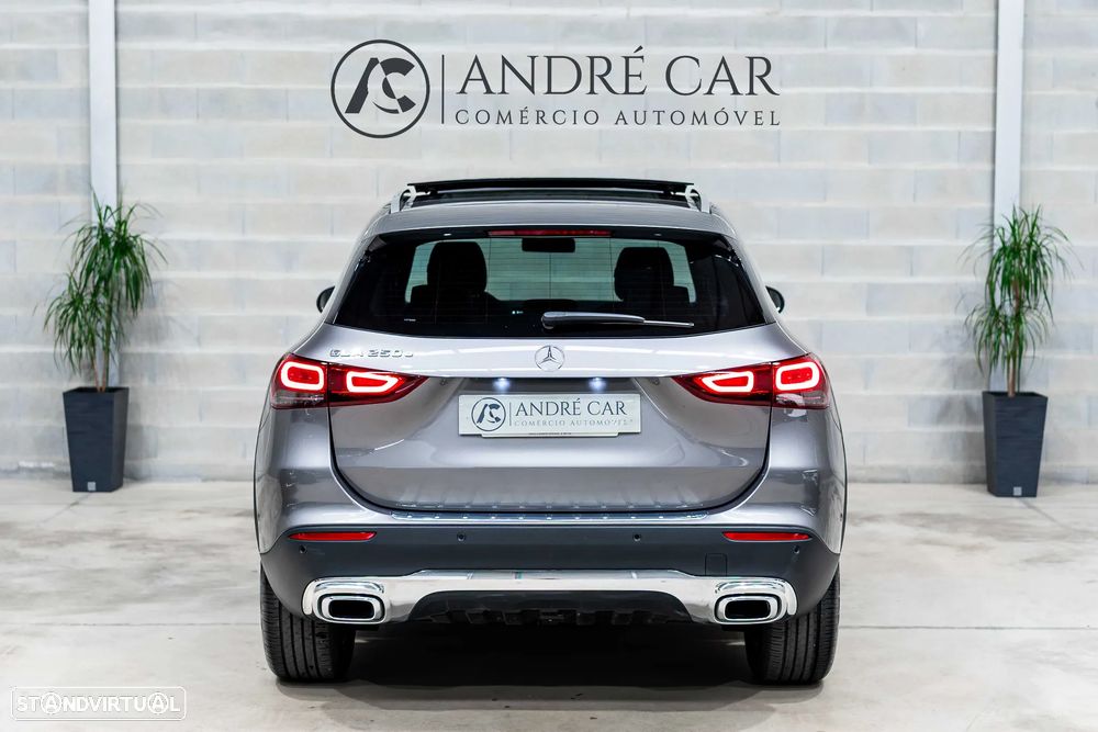 Mercedes-Benz GLA 250 e 8G-DCT Progressive — fotografia 9