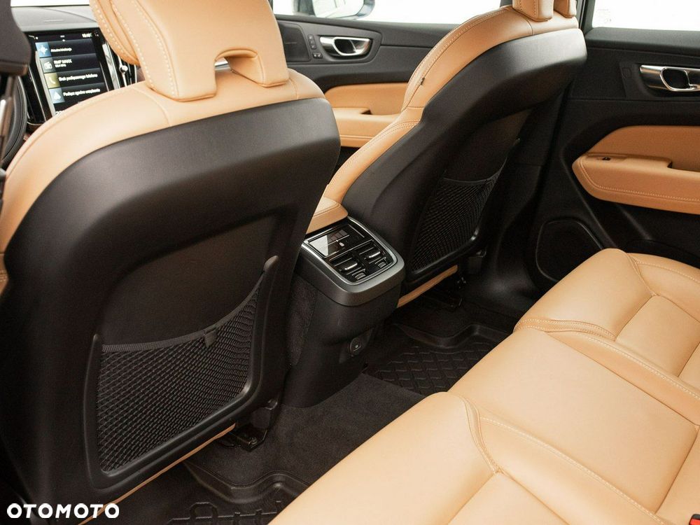 Volvo XC 60 B5 D AWD Inscription - 27