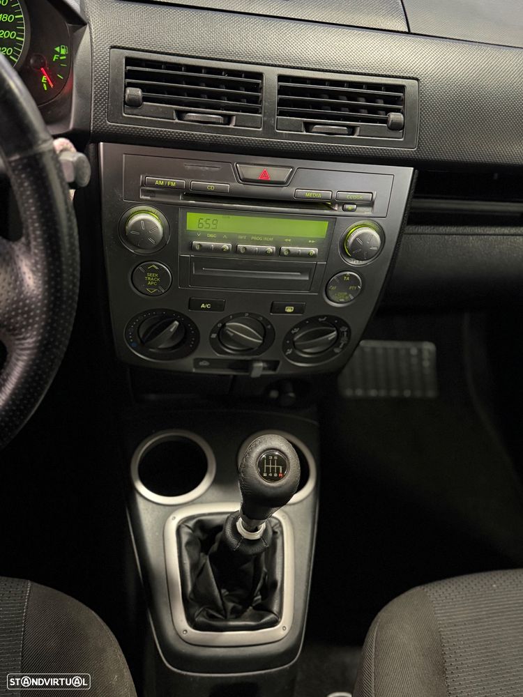Mazda 2 - 5
