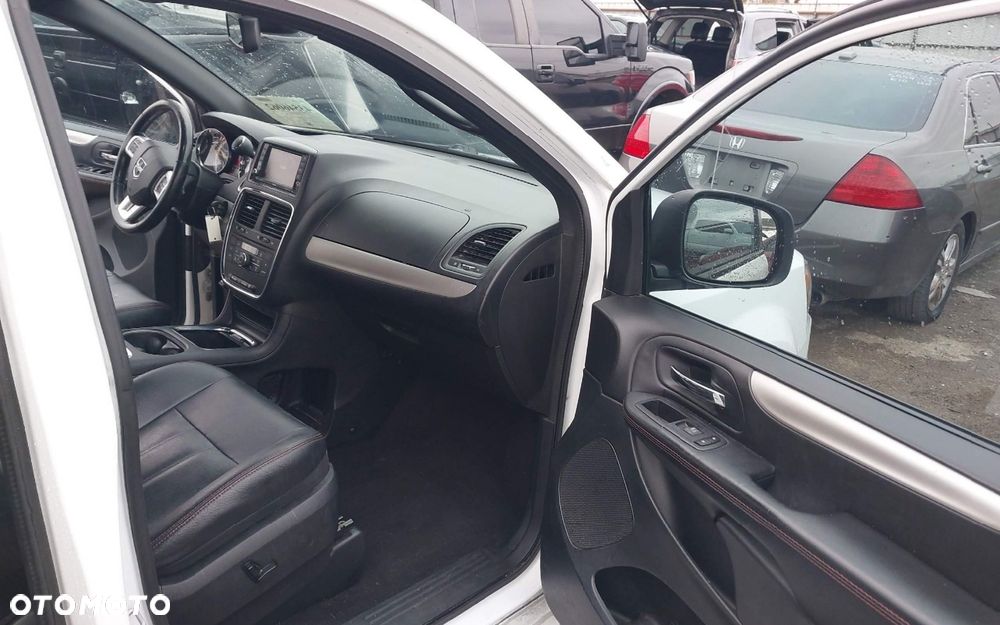 Dodge Grand Caravan - 10