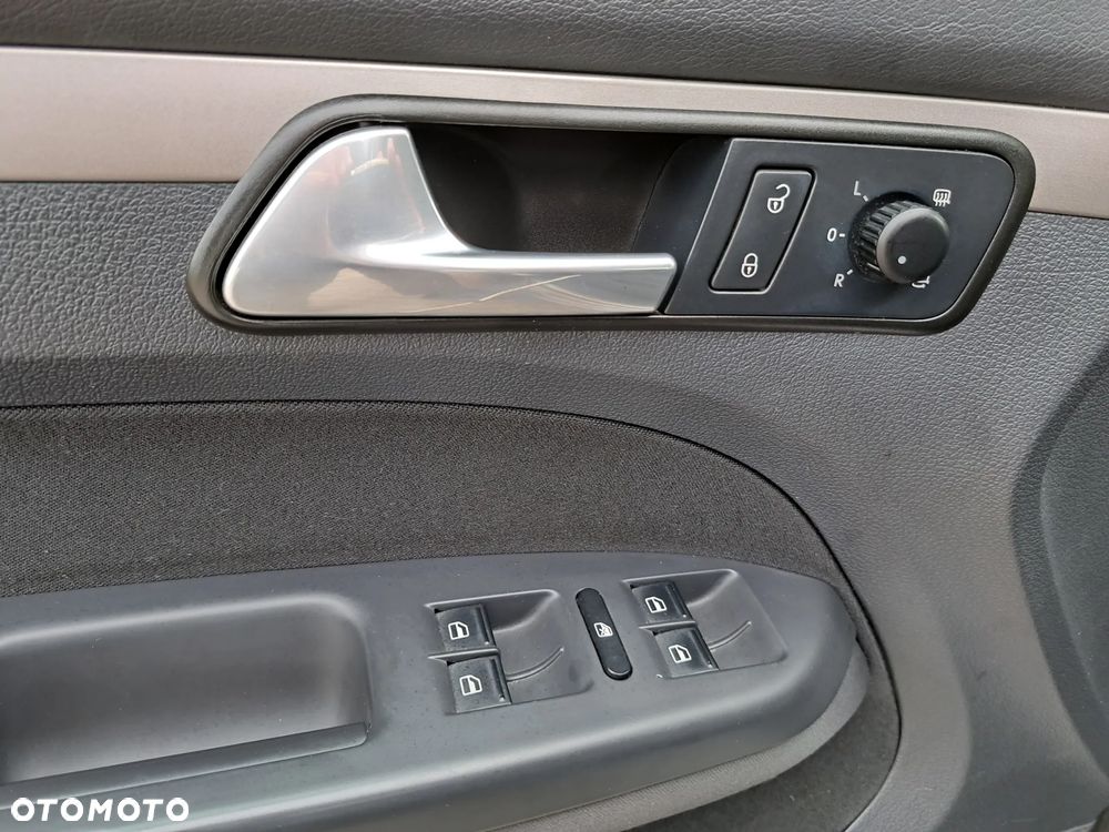 Volkswagen Touran - 26