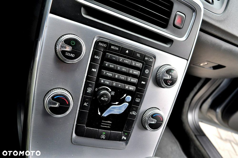 Volvo V60 D2 Momentum - 22