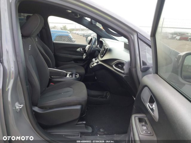 Chrysler Pacifica - 4