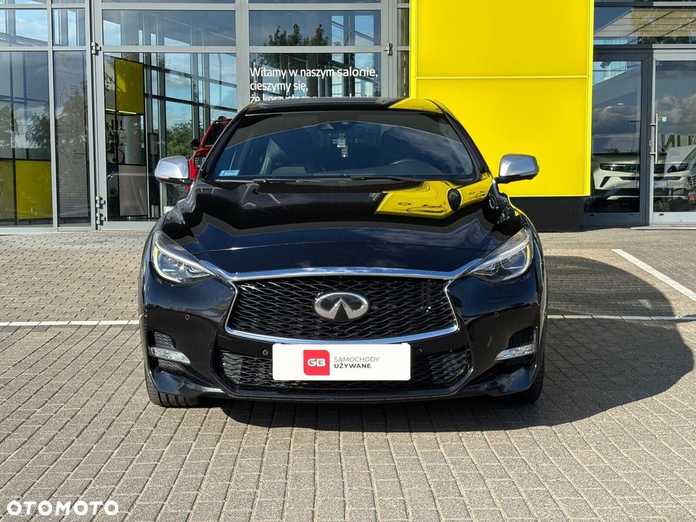 Infiniti Q30 - 3