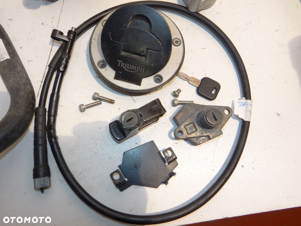 Triumph 1200 Trophy stelaż kolektor wydechowy mocowanie bagażnik amortyzator tył zacisk kluczyk wlew - 9