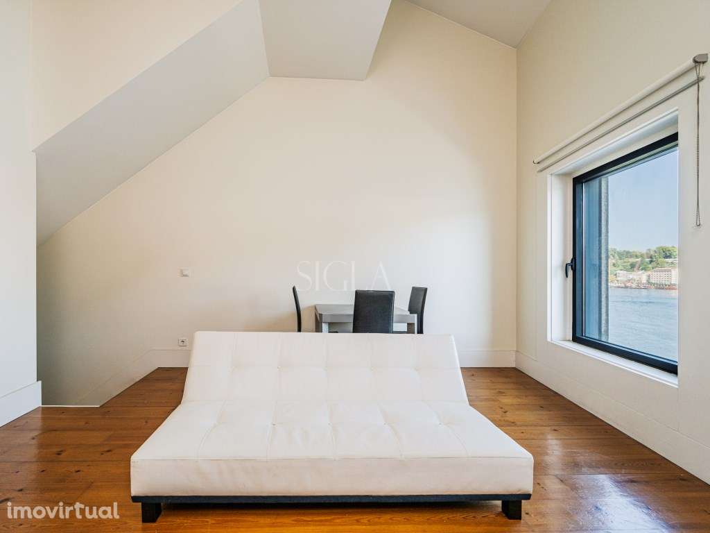 Apartamento T2 Triplex na margem fluvial de Gaia com vista rio - Grande imagem: 3/26