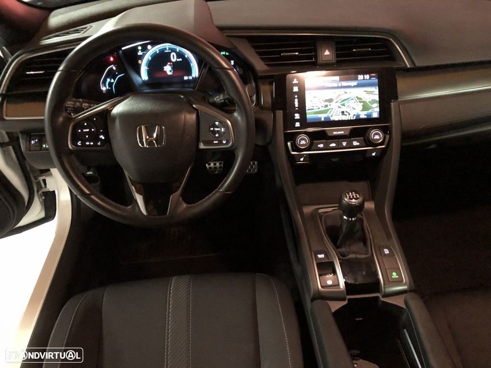 Honda Civic 1.0 i-VTEC Executive Premium - 9