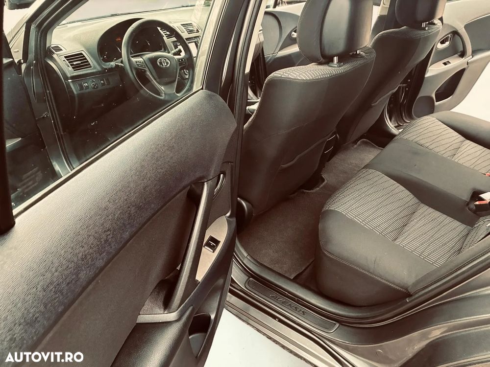 Toyota Avensis 1.6 Executiv - 7