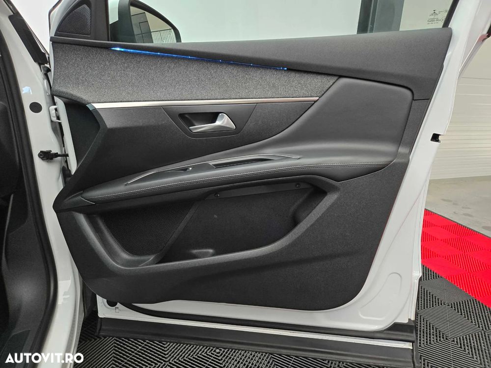 Peugeot 3008 1.2 PureTech Turbo S&S EAT6 Allure - 27